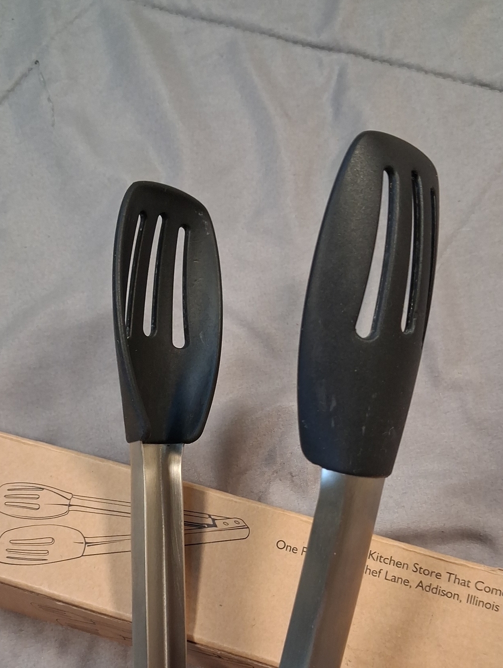 Pampered Chef #2955 Large Chefs Tongs 12” Silicone Tipped NEW - Picture 3 of 4